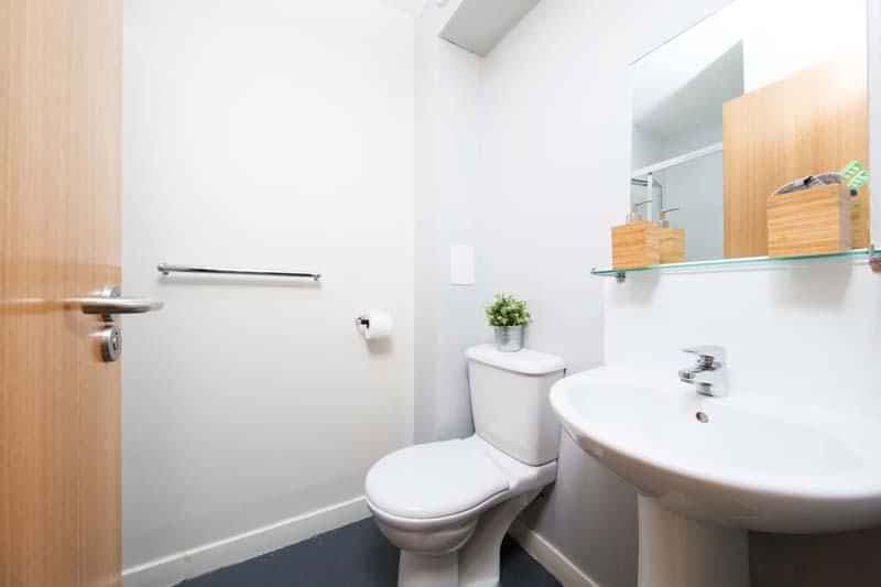 Classic Ensuite - Image 3