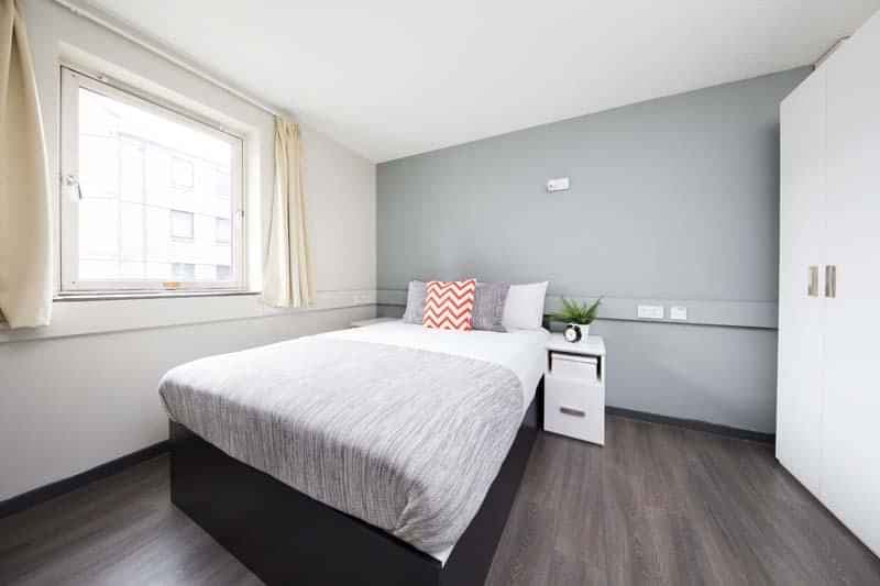 Classic One Bedroom Flat - Image 2