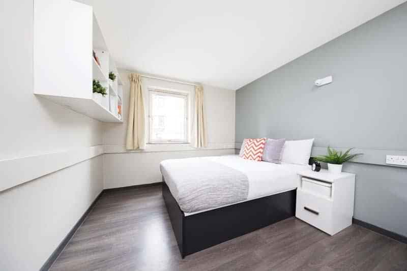 Classic One Bedroom Flat - Image 1
