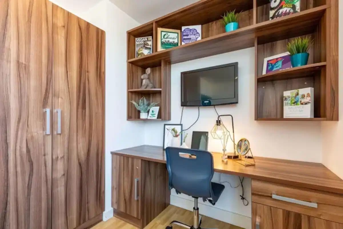 Medium Studio - Image 5