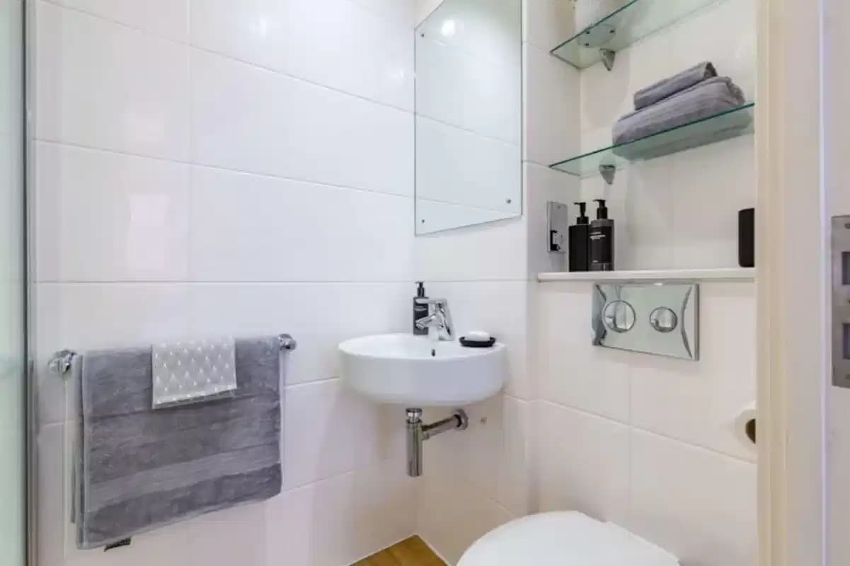 Medium Studio - Image 2