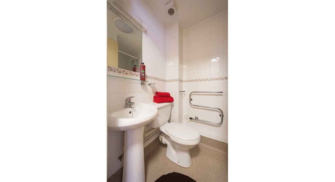 Classic Ensuite - Image 5