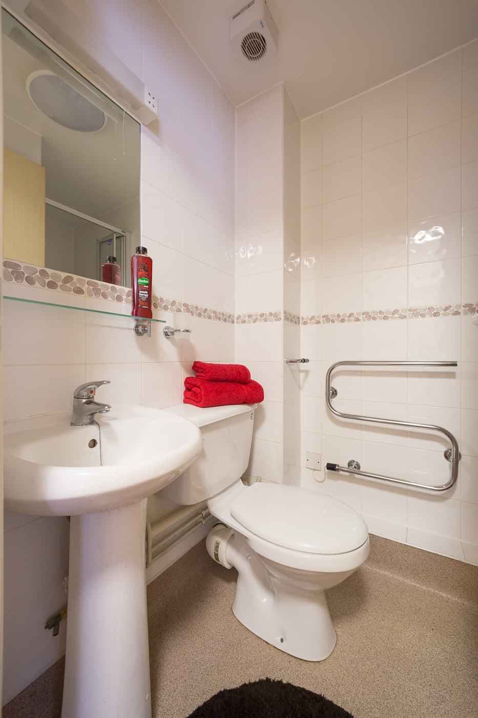 Classic Ensuite - Image 2