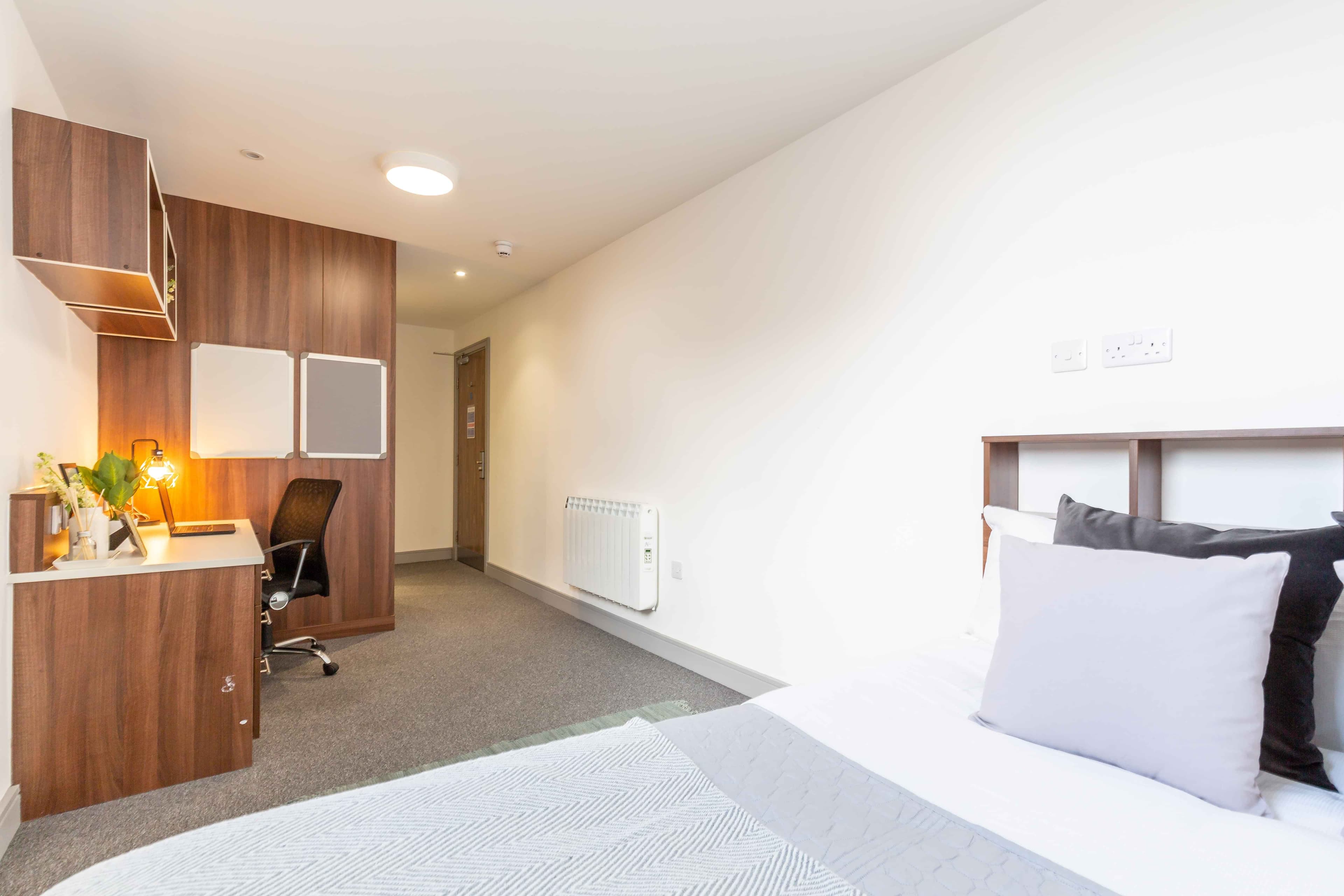 Standard  Plus Ensuite - Image 12