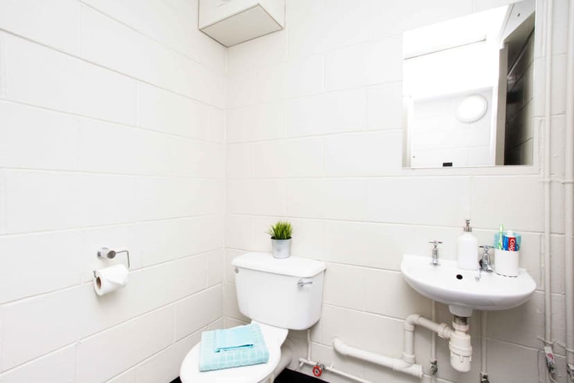 Premium Range 2 Non Ensuite - Image 4