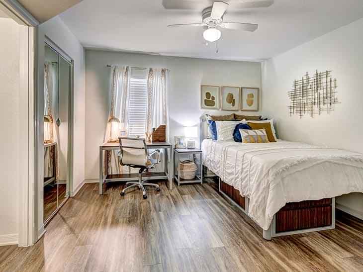 4 Bed 4 Bath - Image 1