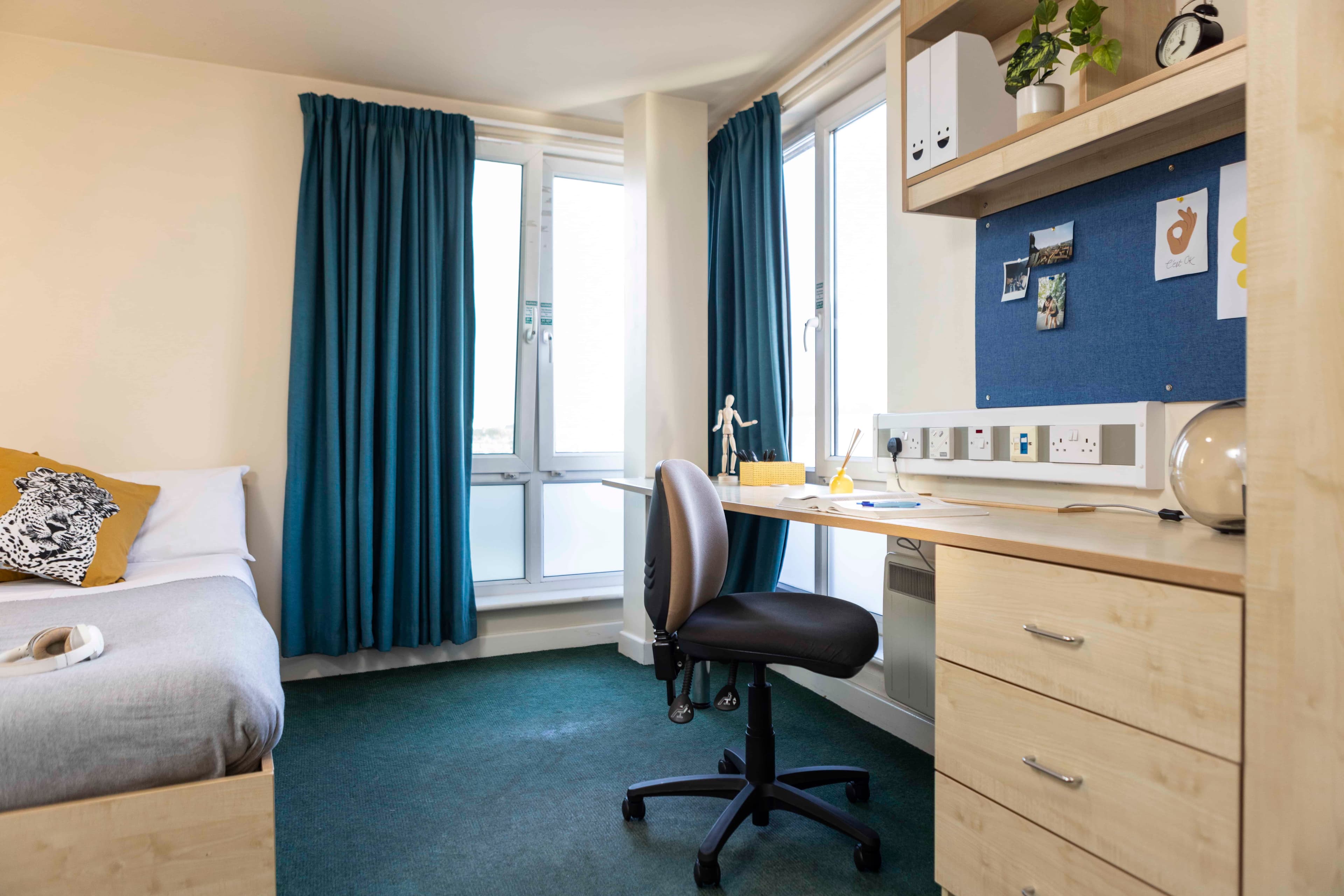 Gold Ensuite - Image 3