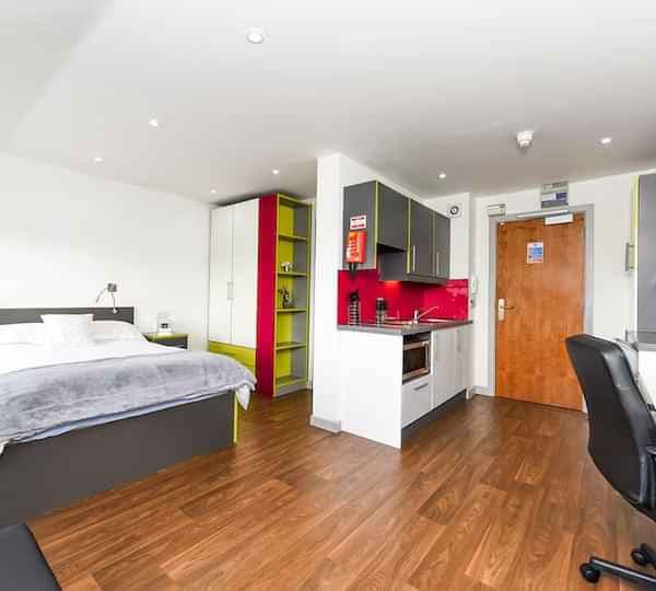 Studio Silver - Image 3