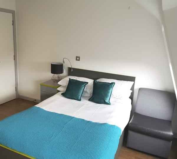 Studio Bronze - Image 1