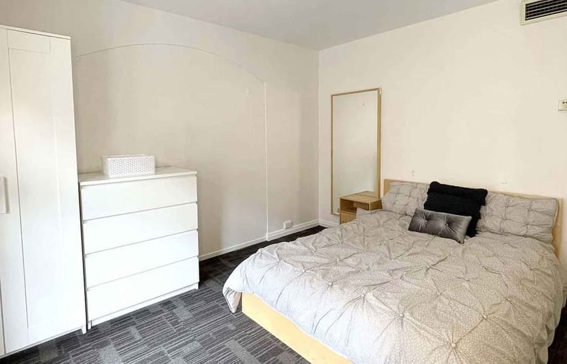 2 Bedroom Apartment Large - Image 1