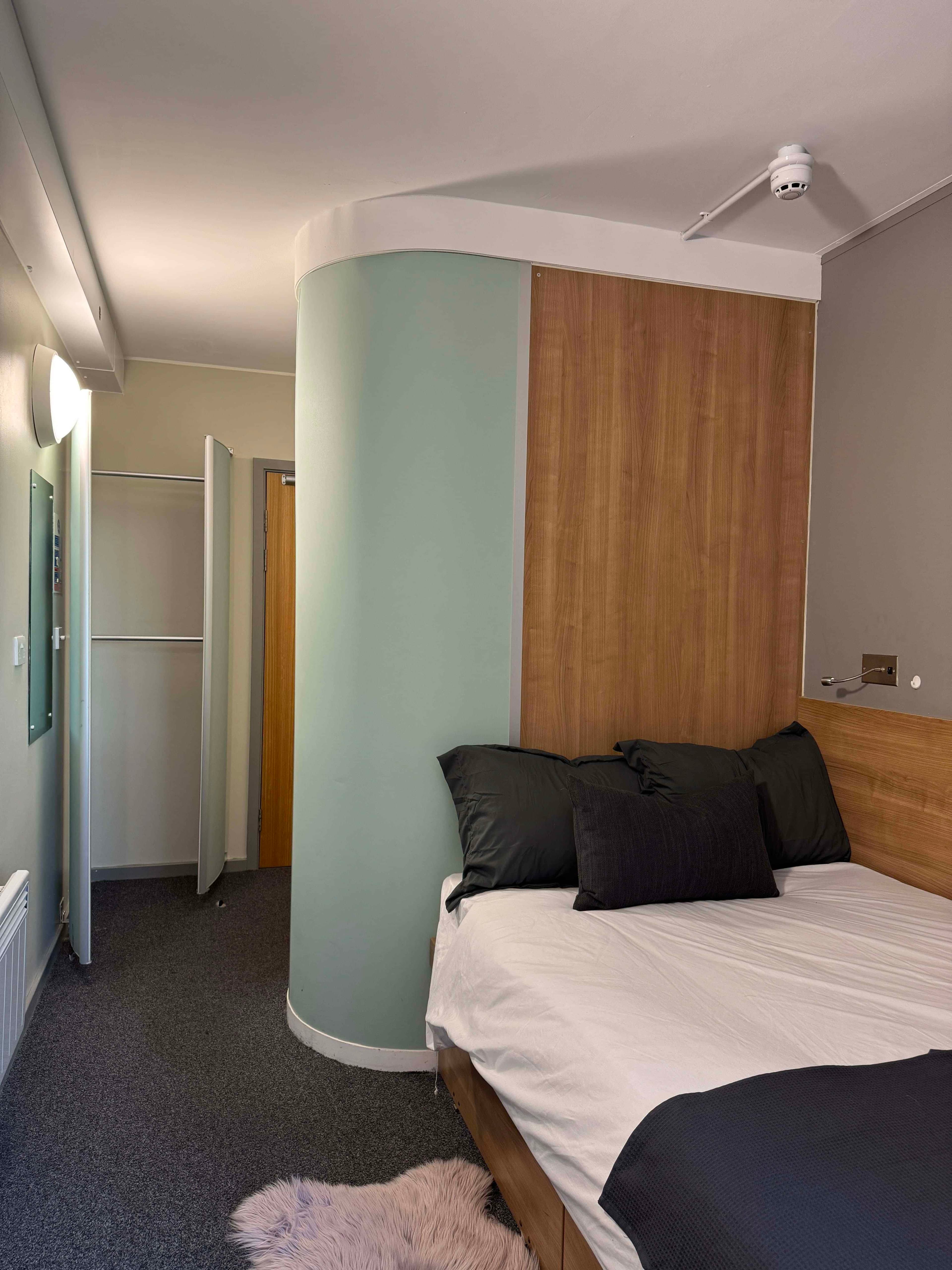 Classic Ensuite  - Image 9