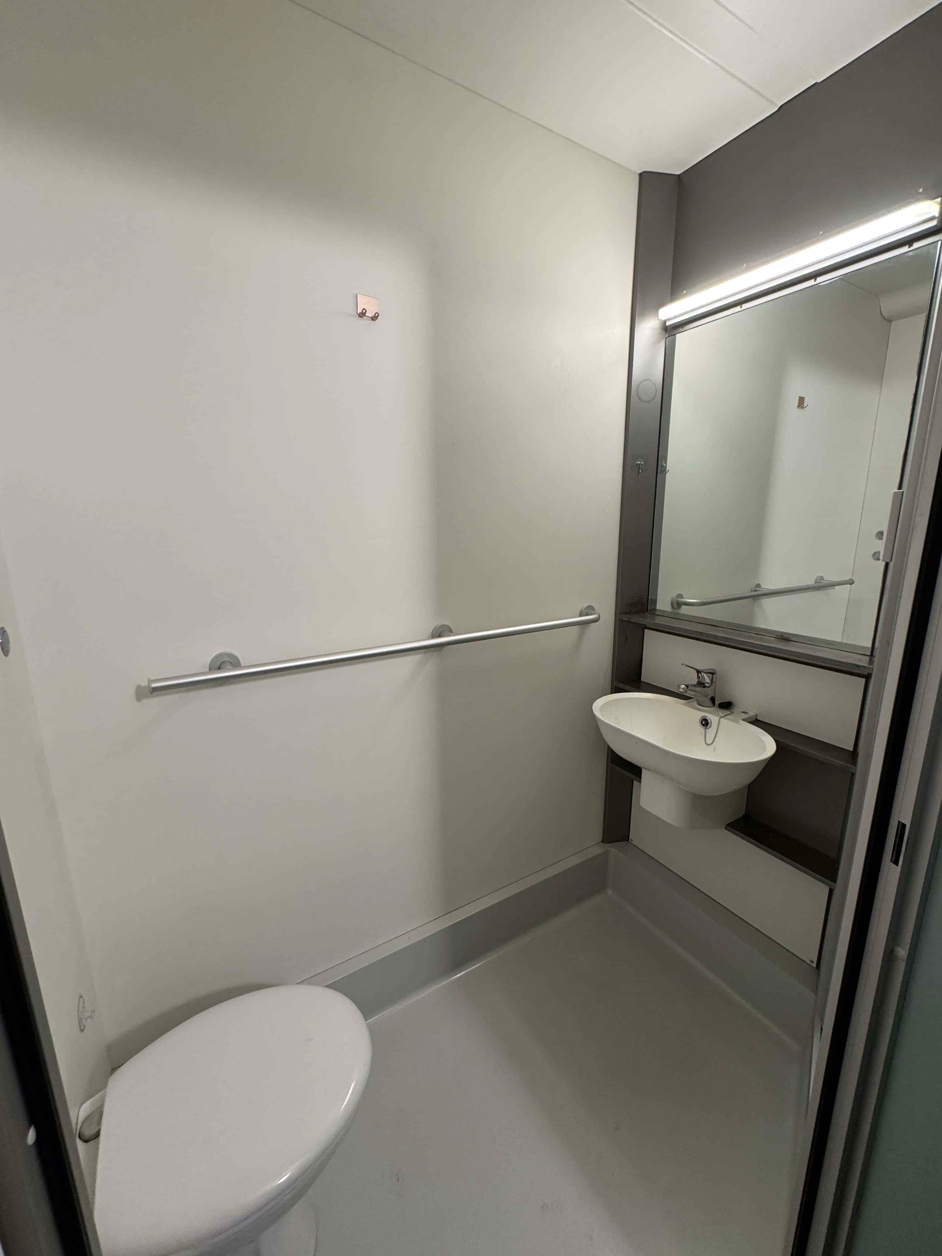 Classic Ensuite  - Image 4