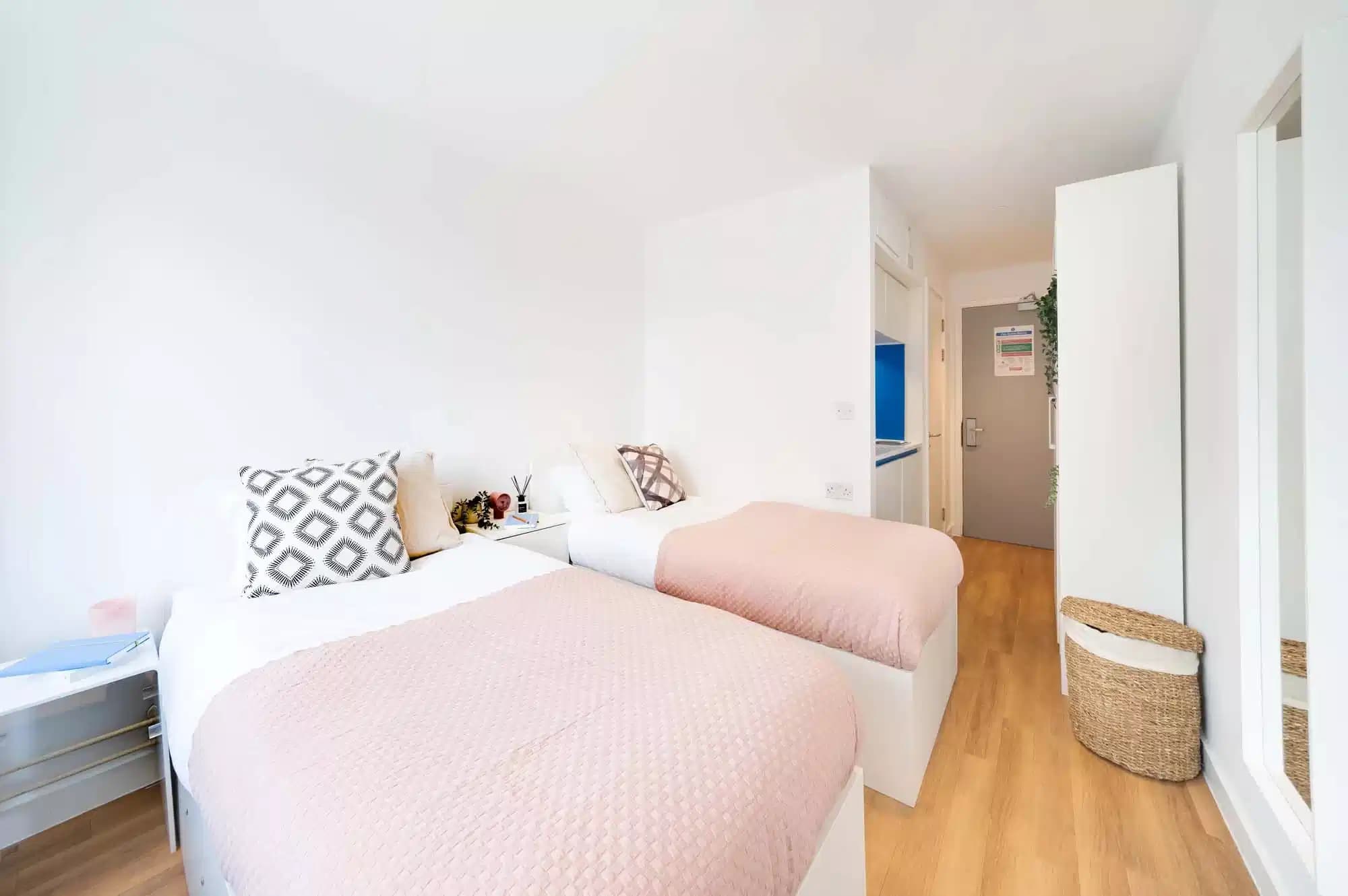 Bronze Twin Ensuite Mid Level Street View - Image 3