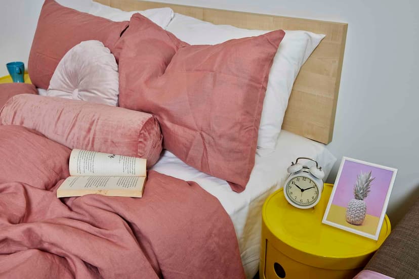 Large Studio, Double Bed - Image 9