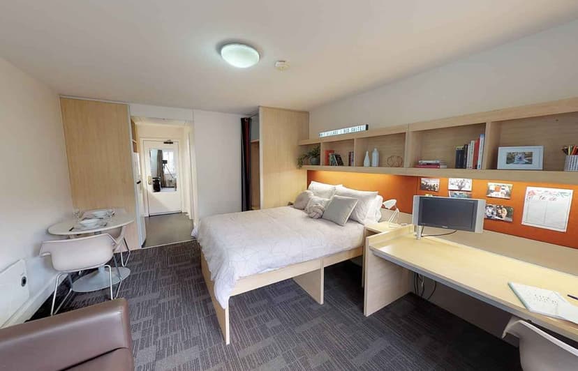 1 Bedroom Suite - Image 1