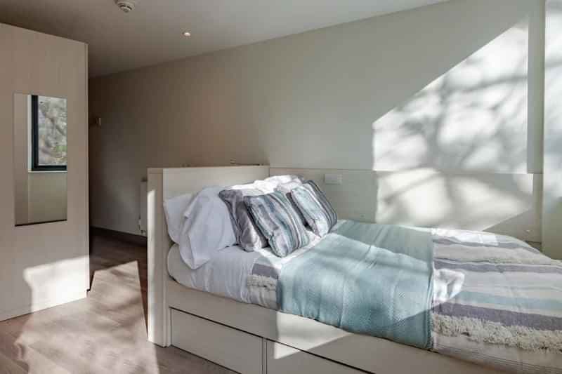 Deluxe Studio - Image 1