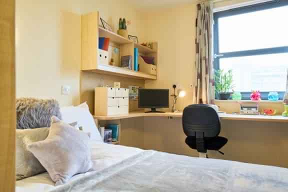 Lower Ground Floor En Suite - Image 1