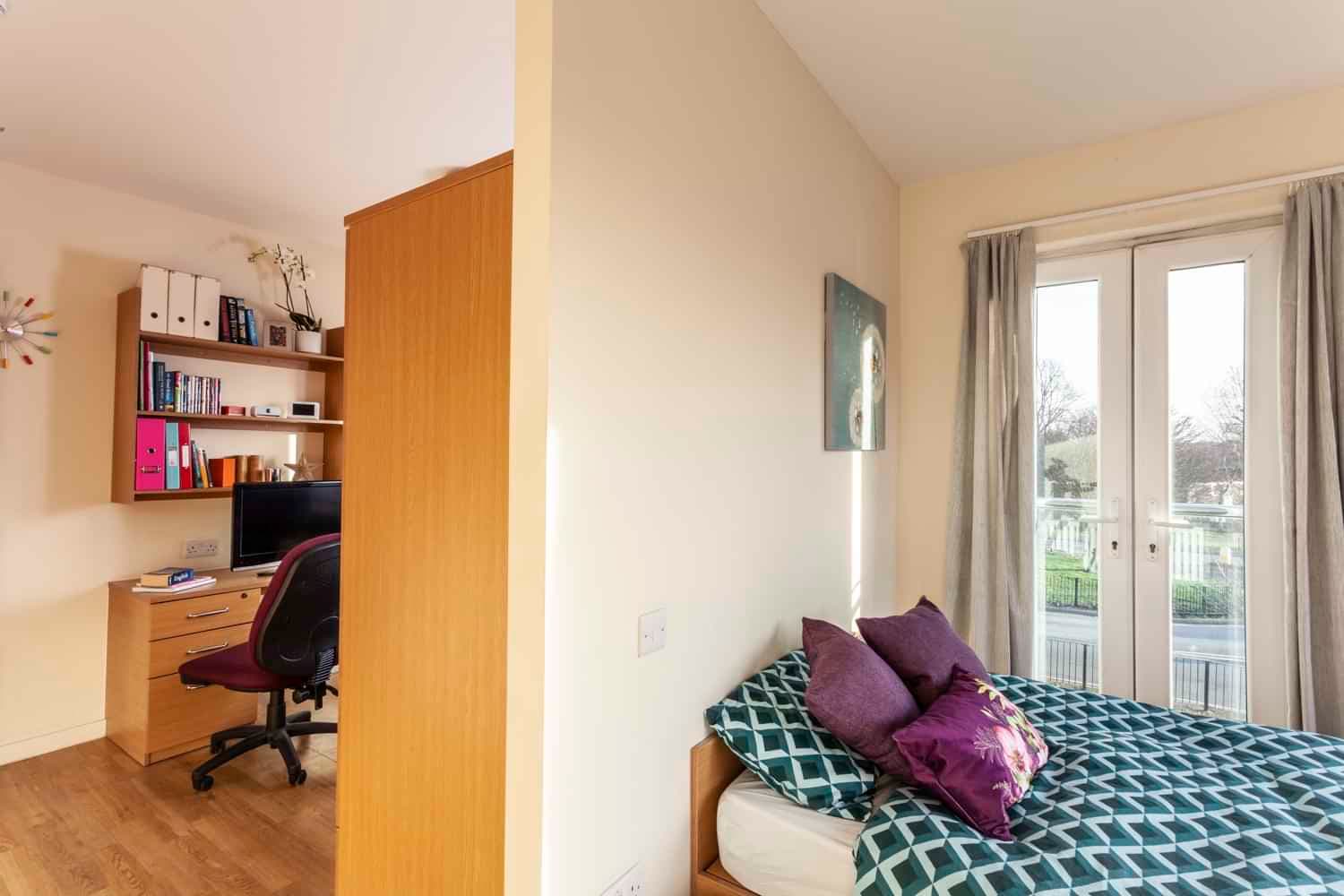 1 Bed Flat, Metchley Hall - Image 7