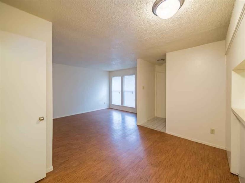 1 Bed 1 Bath - Image 1