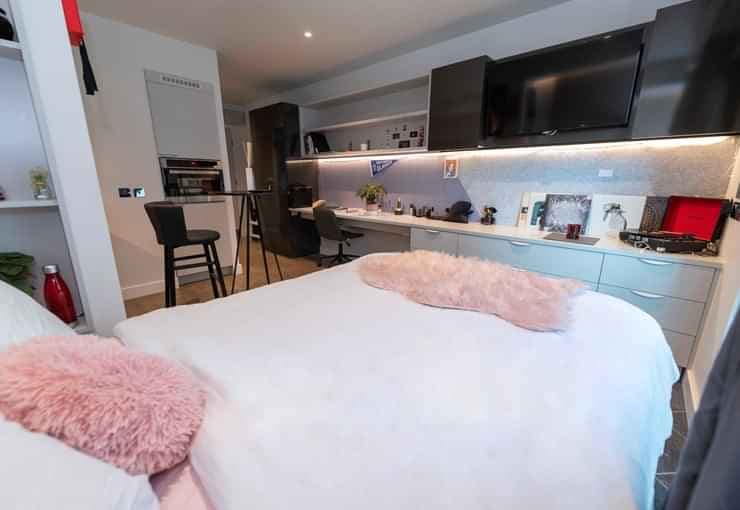 Platinum Plus Studio - Image 1