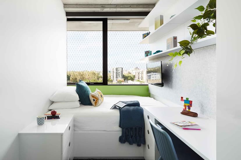 8 Bedroom Shared Bathroom, Double Bed - Image 1