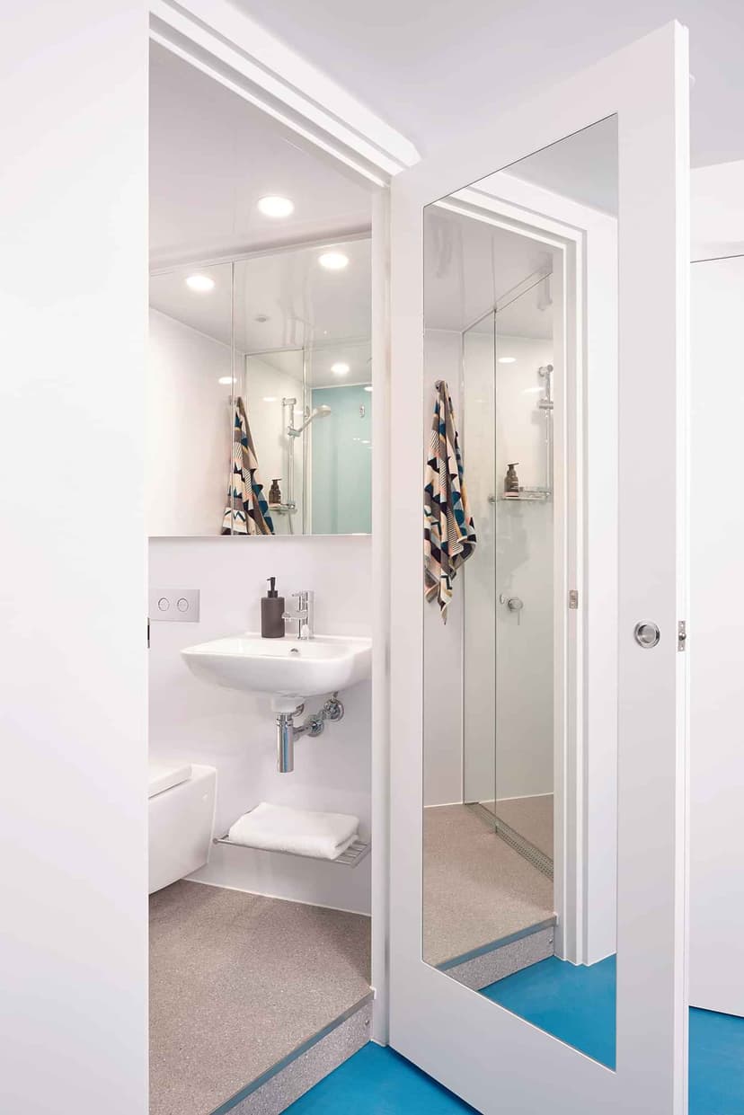 2 Bedroom Shared Bathroom, Double Bed - Image 2