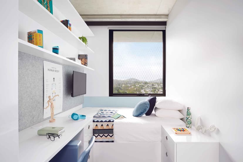 2 Bedroom Shared Bathroom, Double Bed - Image 1