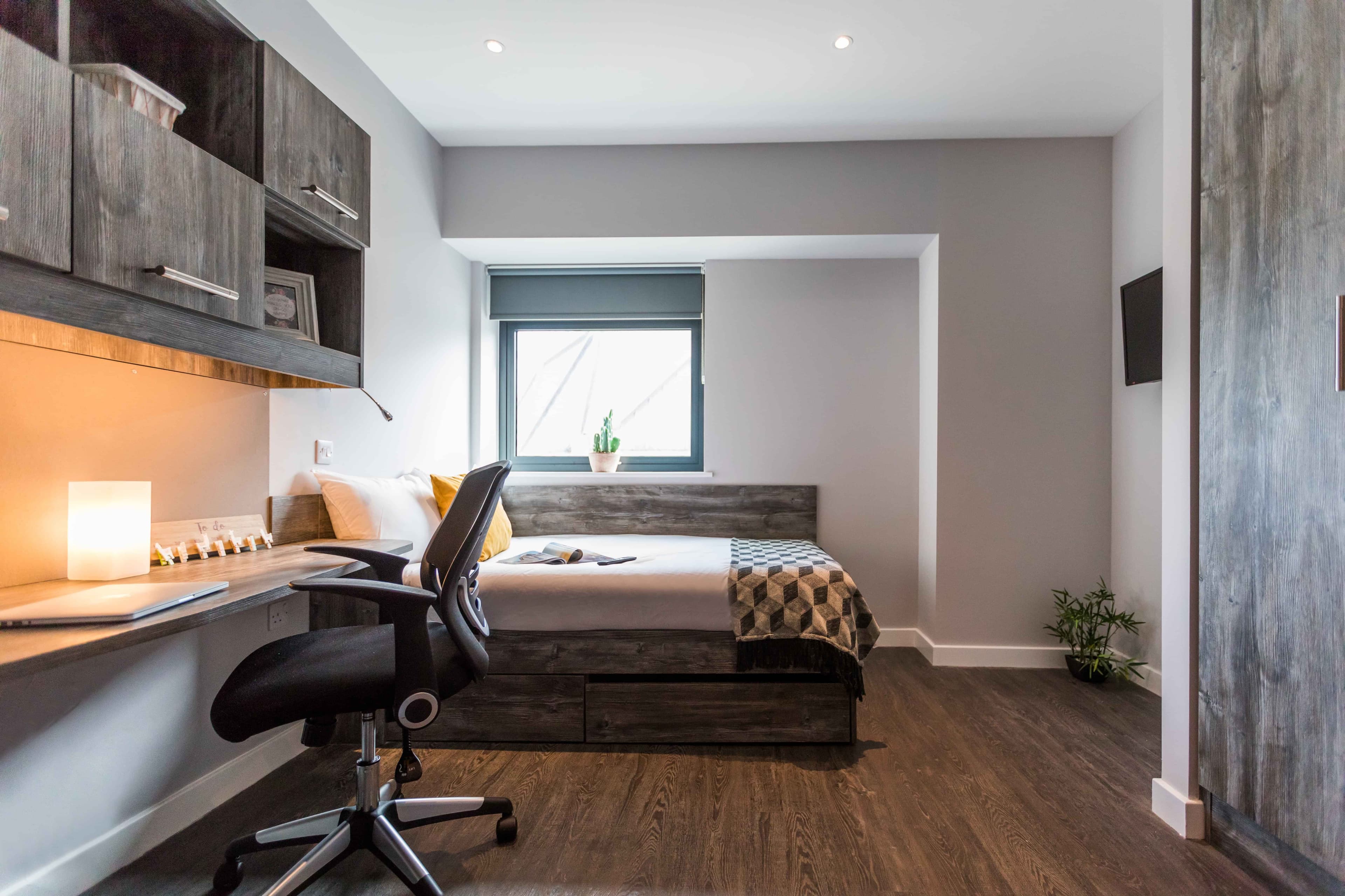 Silver Studio - Image 1