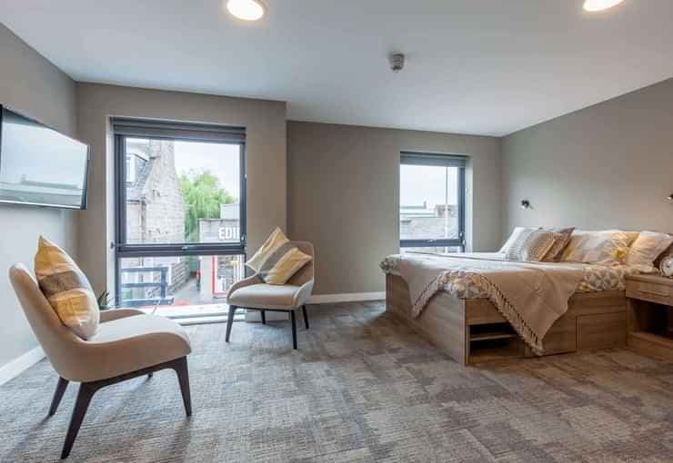 Platinum Plus Studio - Image 1