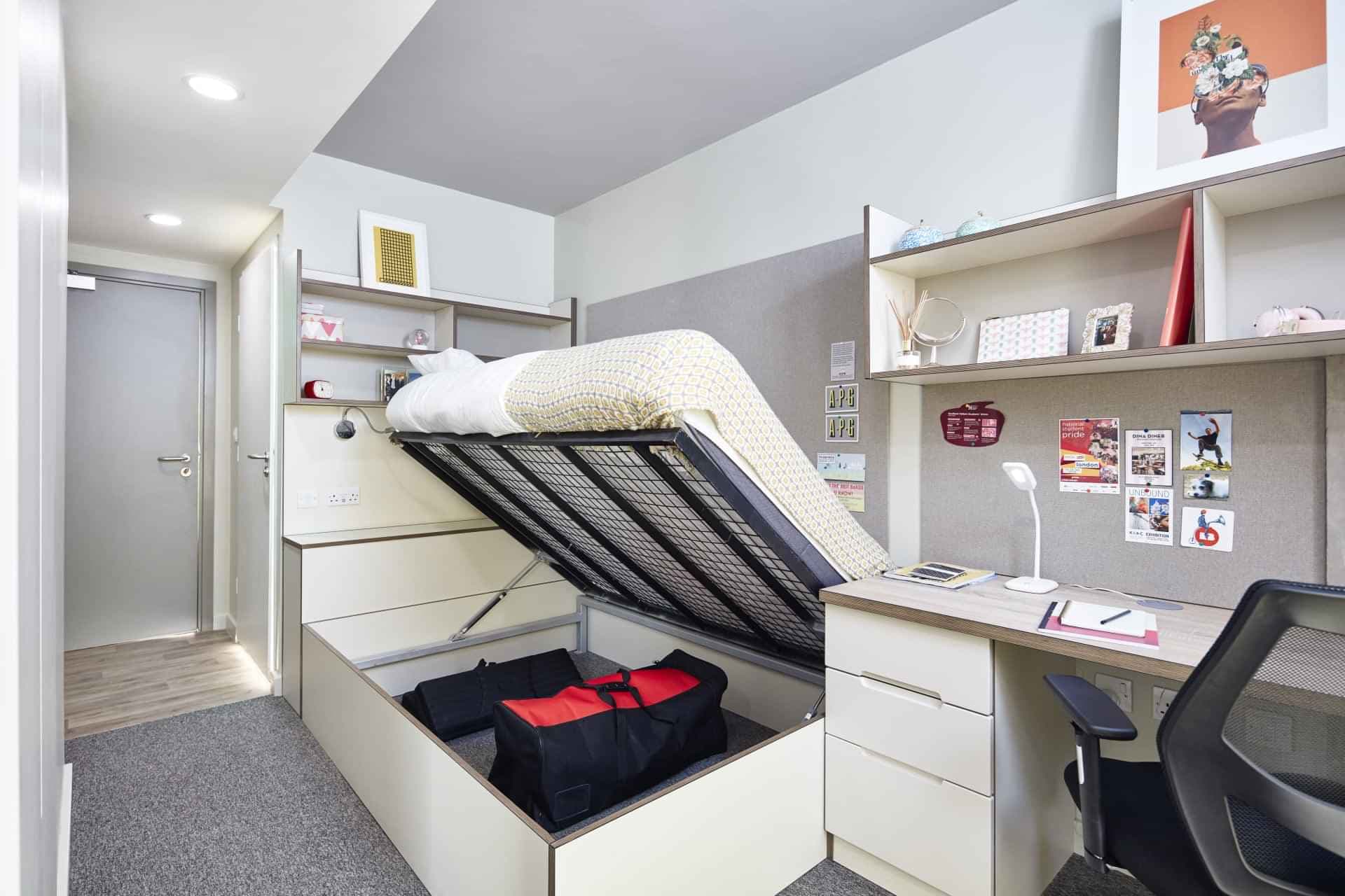 Silver En-suite - Image 3