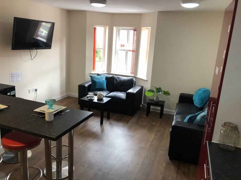 Deluxe En-Suite - Image 4