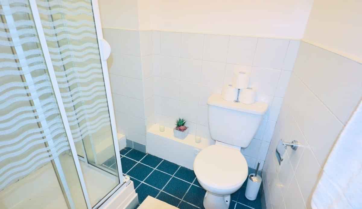 Twin Ensuite - Image 4