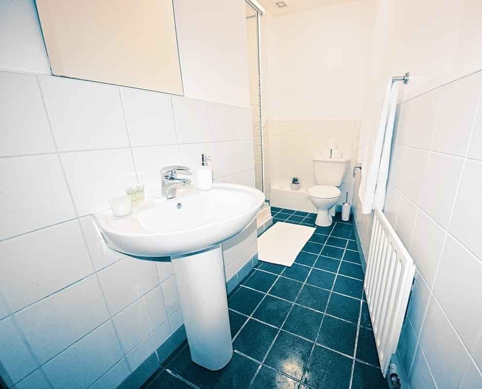 Twin Ensuite - Image 3