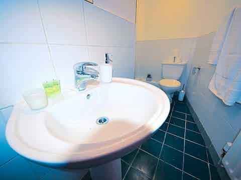 Single Ensuite - Image 3