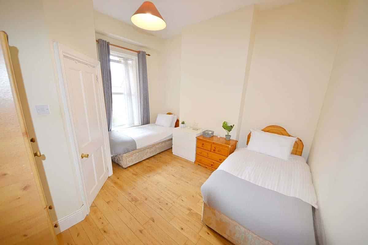 Twin Room Ensuite (Male Only) - Image 6