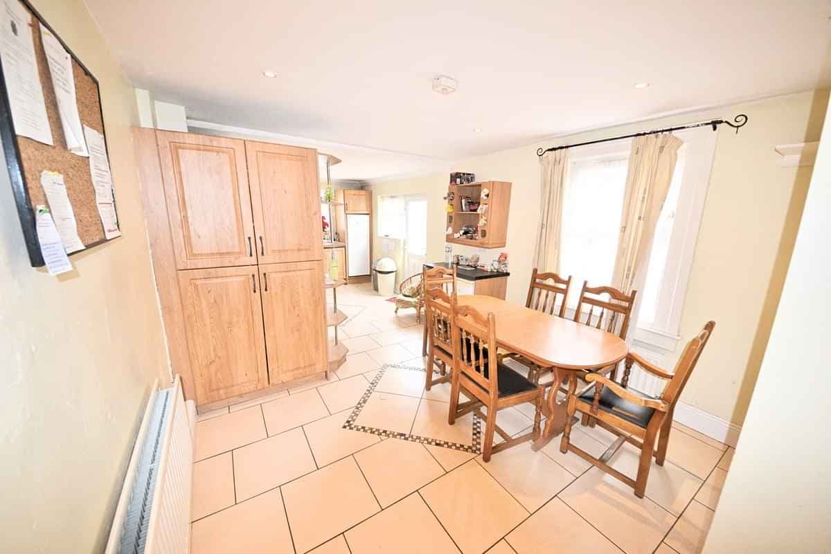 Twin Room Ensuite (Male Only) - Image 2