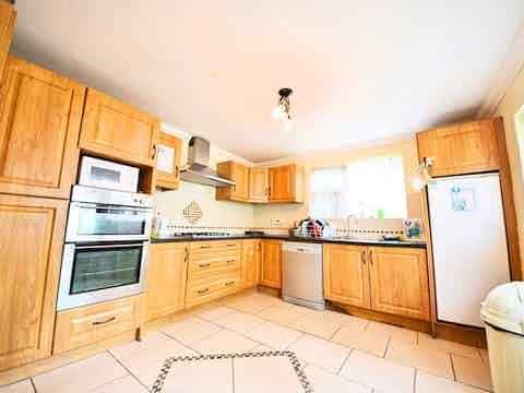 Twin Room Ensuite (Male Only) - Image 4