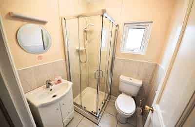 Twin Room Ensuite (Male Only) - Image 3