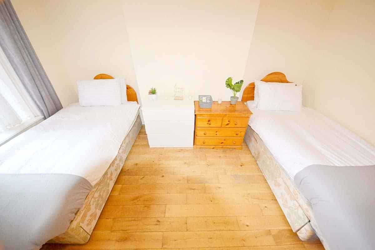 Twin Room Ensuite (Male Only) - Image 8