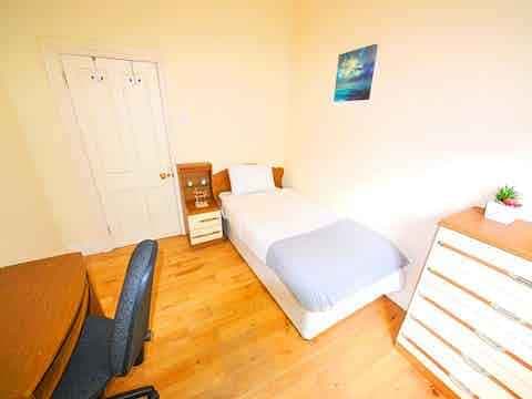 Single Room - Image 1