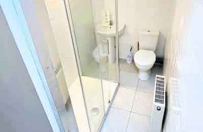 Double Room - Image 3