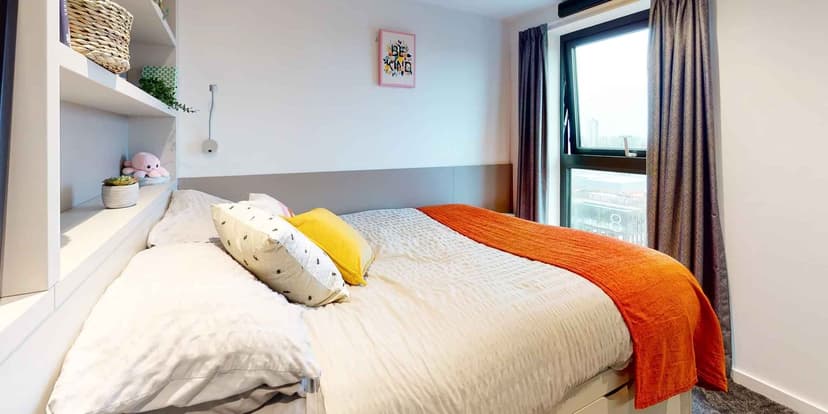 Gold Studio Penthouse - Image 4