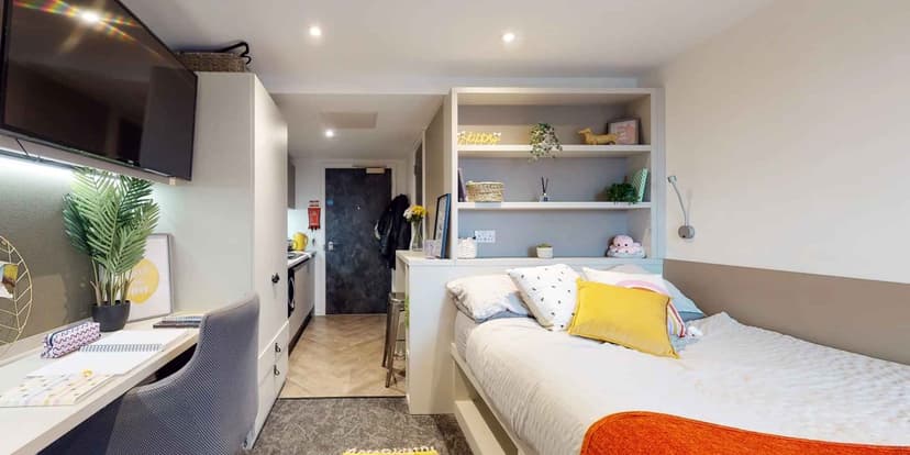 Gold Studio Penthouse - Image 5