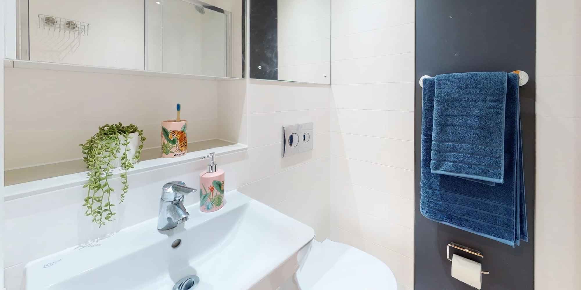 Platinum Studio Penthouse - Image 2