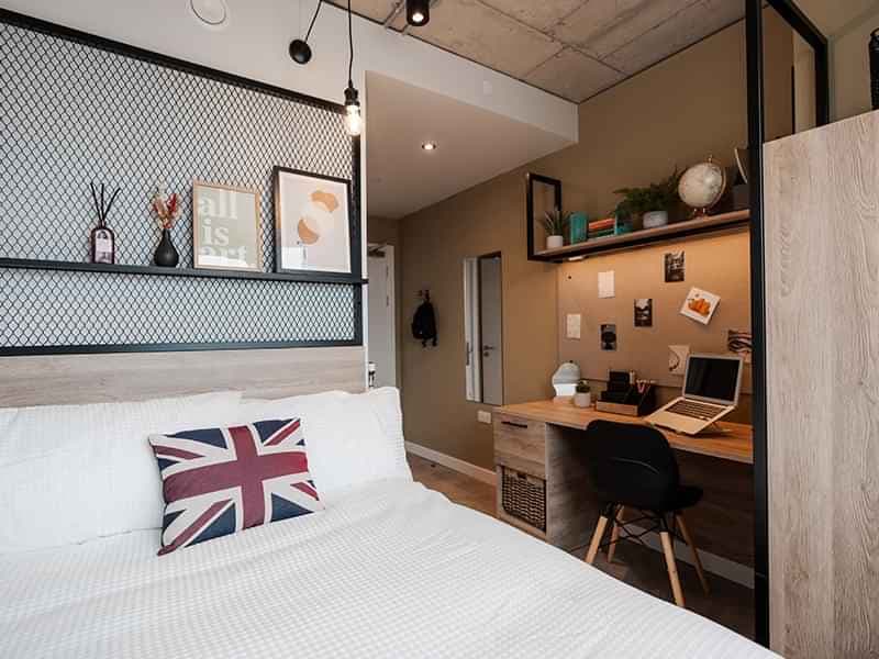 Classic Ensuite - Image 1