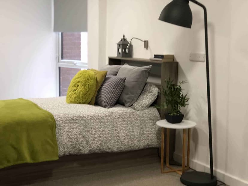 Penthouse Studio - Image 1