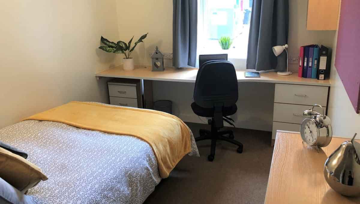 Classic En-Suite - Image 2