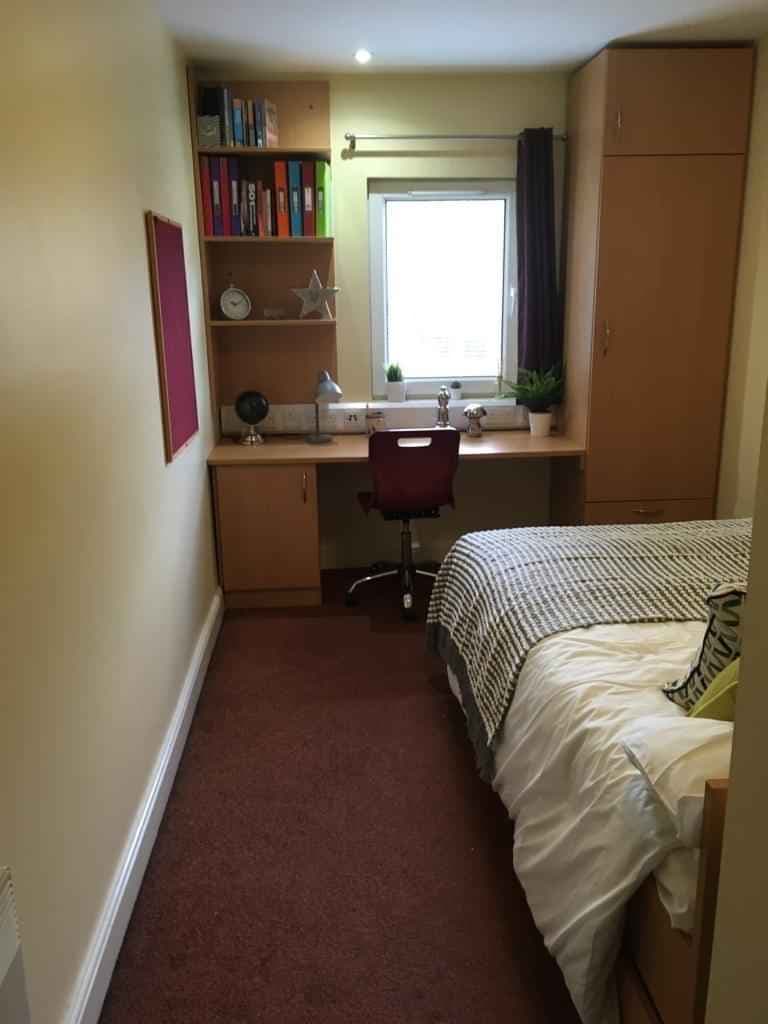 Deluxe En-Suite - Image 11