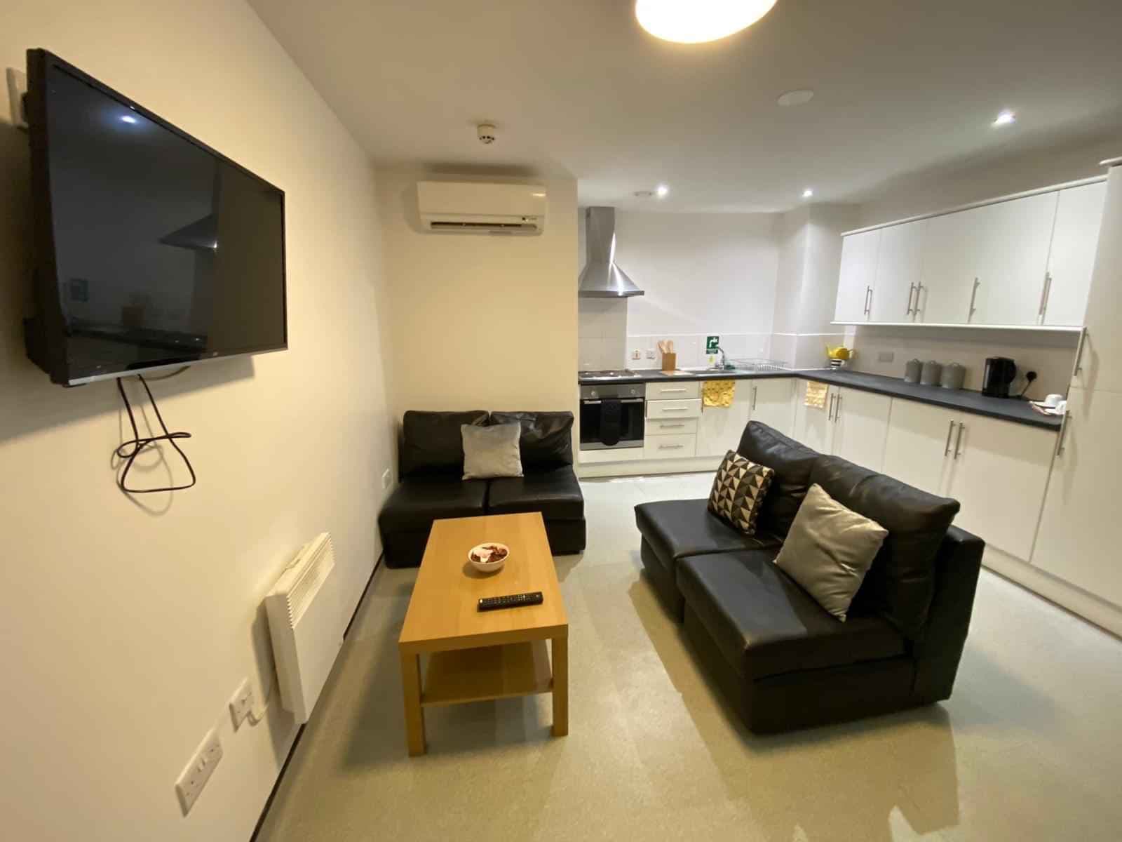 Deluxe En-Suite - Image 7