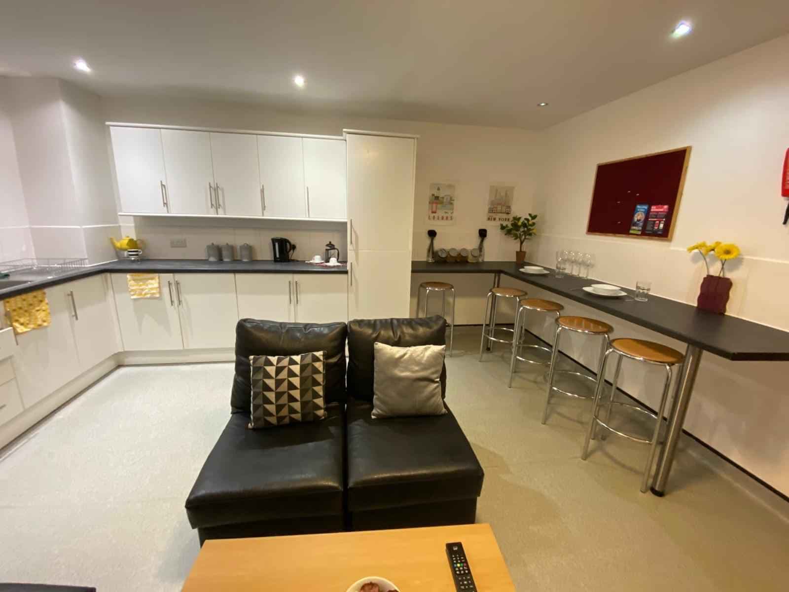 Deluxe En-Suite - Image 8